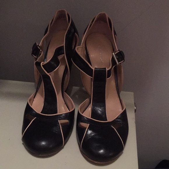 T strap Black and Tan Nine West Leather Heels - Picture 2 of 5